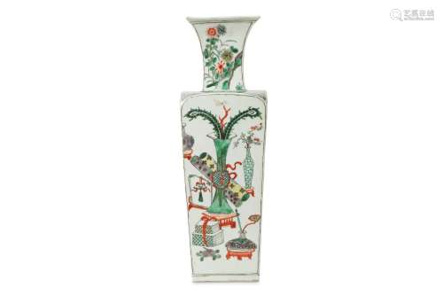 A CHINESE FAMILLE VERTE SQUARE-SECTION VASE.
