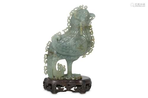 A CHINESE GREY JADE ARCHAISTIC 'PHOENIX' VESSEL AND COVER.