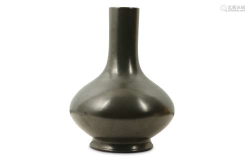 A CHINESE TEADUST-GLAZED BOTTLE VASE.