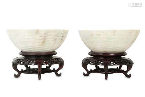 A PAIR OF CHINESE JADEITE BOWLS.