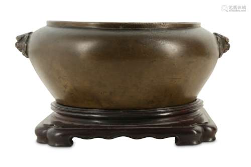 A CHINESE BRONZE INCENSE BURNER.