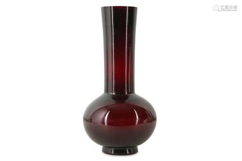 A CHINESE BEIJING AMBER-RED GLASS VASE.