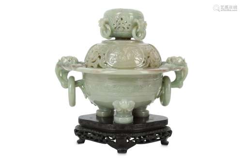 A CHINESE PALE CELADON HARDSTONE INCENSE BURNER AND COVER.