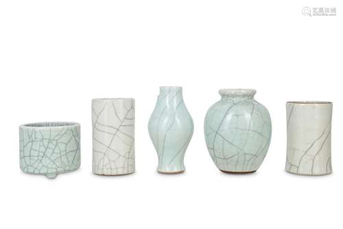 TWO CHINESE CRACKLE-GLAZE VASES AND THREE BRUSHPOTS, BITONG.