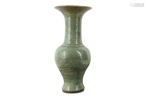 A CHINESE LONGQUAN CELADON YEN YEN VASE.