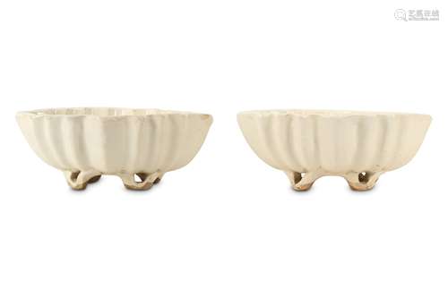 A PAIR OF CHINESE CREAM-GLAZED BOWLS.