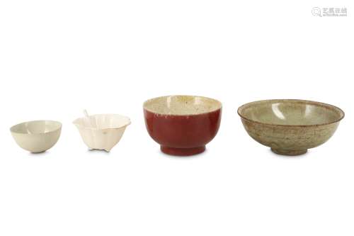 A COLLECTION OF FOUR CHINESE BOWLS.