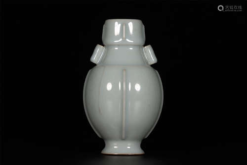 AN IMITATION  GE  GLAZE   WEARABLE  BOTTLE IN  QIANLONG  PERIOD