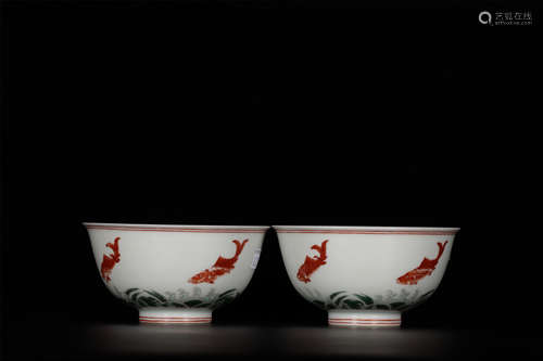 A BOWL  WITH  FISHES  AND  WATERWEEDS  PATTERNS  IN  KANGXI  PERIOD