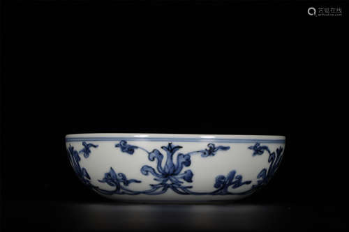 A  BLUE AND   WHITE  FOOT  BOWL  WITH CAPE  JASMINE  FLOWER PATTERNS IN MING  WANLI