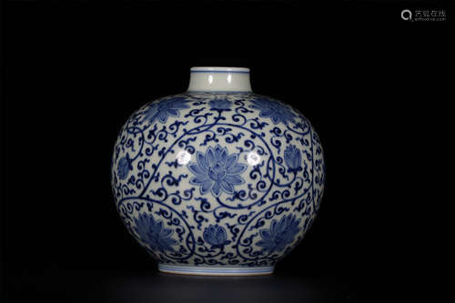 A  BLUE AND   WHITE SMALL  POT  IN  YONGZHENG  PERIOD