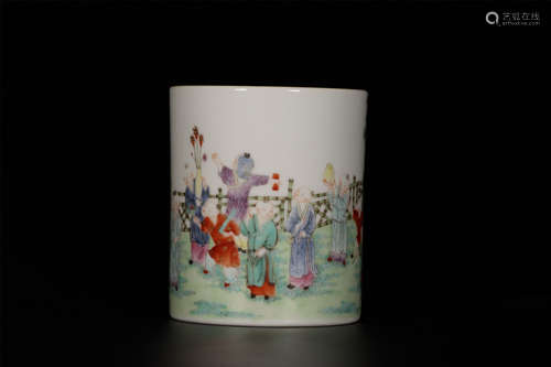 A PASTEL  PEN  CONTAINER  PAINTED  WITH  THE PICTURE OF  BABY  PLAYING   IN  QIANLONG PERIOD