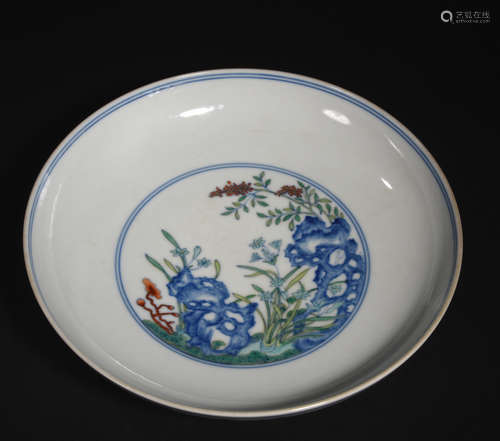 AN  OVERGLAZED FLOWER  PLATE IN  QIANLONG  PERIOD