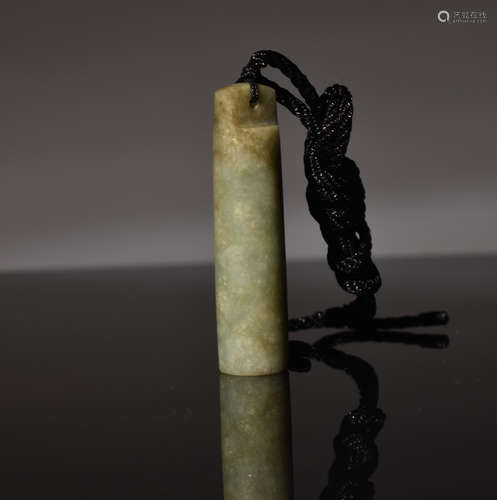 A  JADEITE PLUME  TUBE  IN  QING   DYNASTY