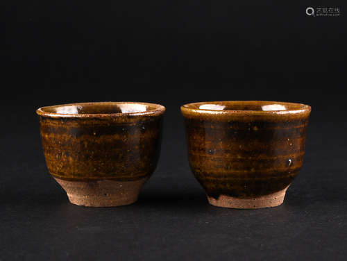 A PAIR  OF  TEA CUPS IN  SONG  DYNASTY