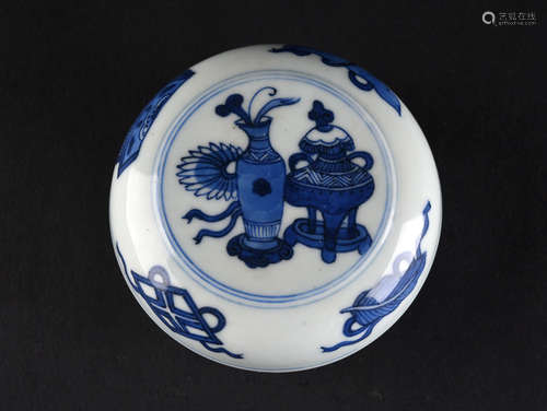 A  BLUE AND   WHITE SEAL  BOX   ANTIQUE PICTURE   IN  KANGXI  PERIOD