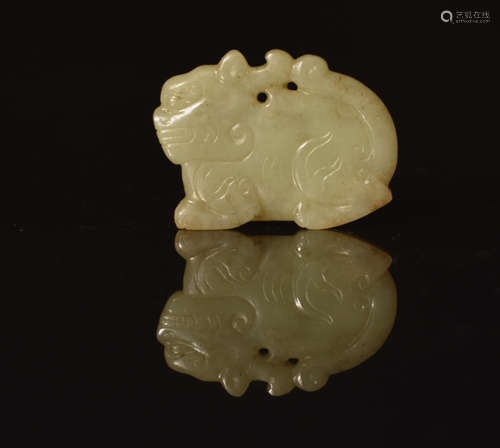 A YELLOW  JADE   AUSPICIOUS   BEAST  IN  MING  DYNASTY