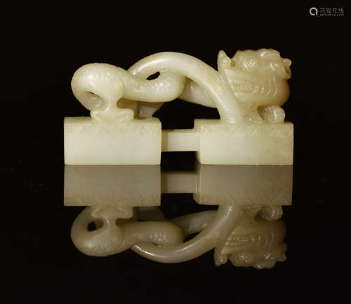 A  WHITE  JADE CHAPTER SHAPED  WITH  DRAGON IN  QING  DYNASTY