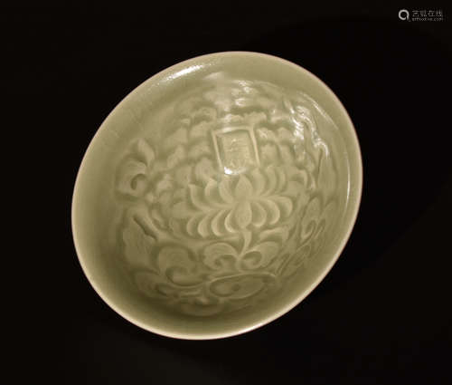 A LONGQUAN  KILN  FLOWER   BOWL  IN  SONG  DYNASTY