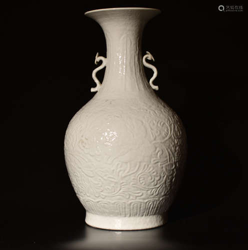 A  DING  KILN IMPRESSION  FLOWER  VASE  IN  SONG  DYNASTY