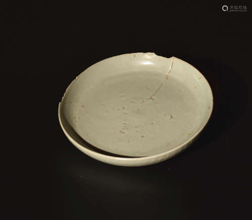 A  RU  KILN  SMALL  PLATE IN  SONG  DYNASTY