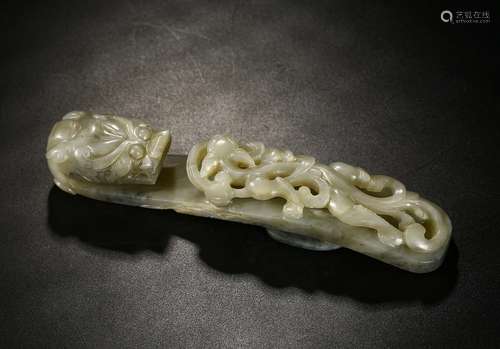 A HETIAN  JADE  BUCKLE  SHAPED  WITH   DRAGON  IN  YUAN DYNASTY