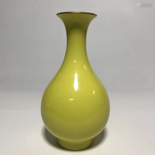 Chinese Yellow Glazed Porcelain Vase,Mark