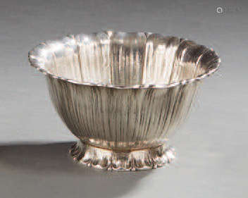 Coupe sur piedouche en argent fondu à décor d'une …