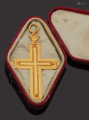 Croix en or jaune 18K (750) ornée d'encadrements s…