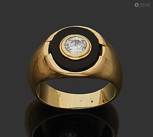 Bague chevalière en or jaune 18K (750) orné d'un d…