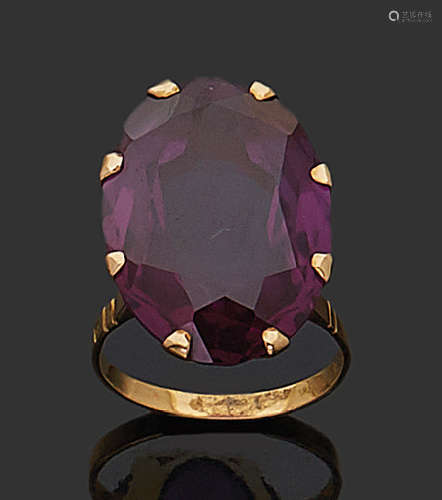 Bague en or jaune 18K (750), sertie d'une améthyst…