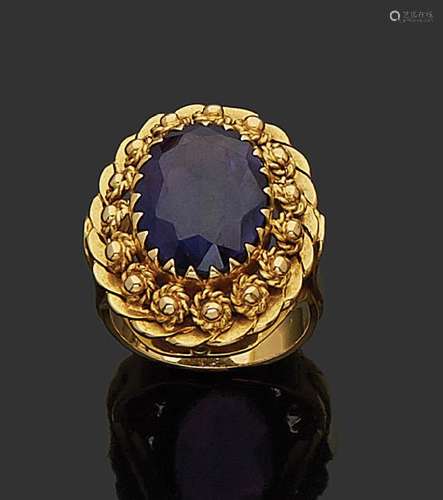 Bague en or jaune 18k (750) ornée d'un corindon sy…