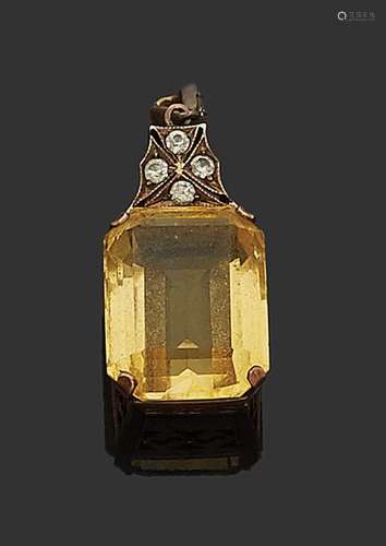 Pendentif en métal orné d'une citrine, la bélière …