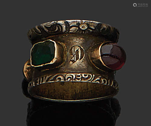 Bague en argent ornée de cabochons de pierre rouge…