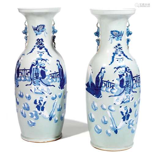 PAIRE DE GRANDES VASES GUANYIN