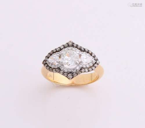 Particular yellow gold ring, 750/000, with diamonds.