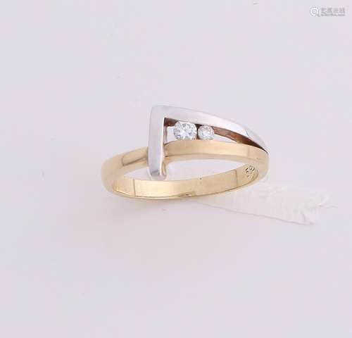 Bicolour gold ring, 585/000, with diamonds. Tight