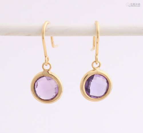 Yellow gold earrings, 750/000, with amethyst. Yellow