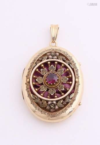 Beautiful yellow gold medallion, 585/000, oval model,