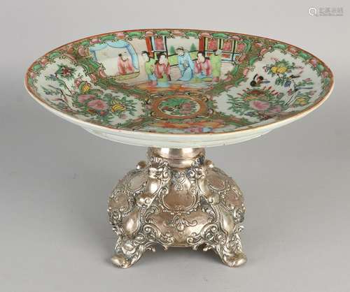 Cantonese dish placed on heavy silver base, 800/000,