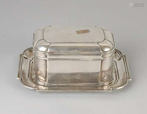 Fine silver biscuit tin on saucer, 833/000. Rectangular