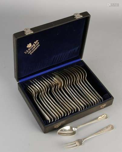 Cassette filled with silver forks 12 and 12, silver