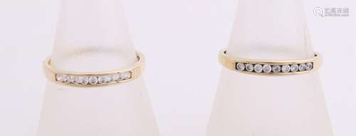 Two golden rings, 585/000, with cubic zirconia. Two