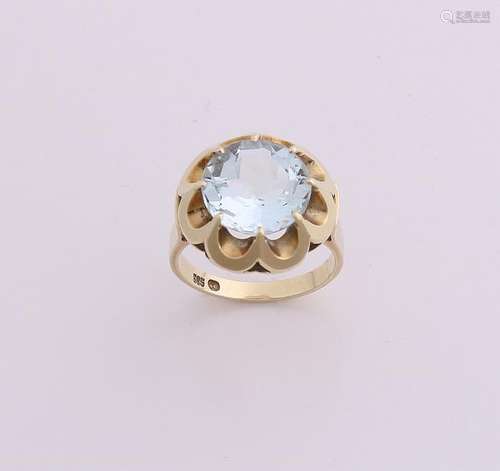 Yellow gold ring, 585/000, with aquamarine. Ring with a