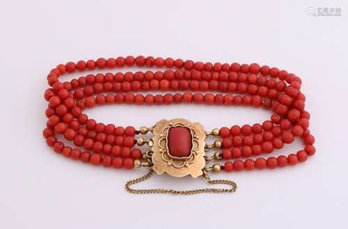 Bracelet coral with yellow gold clasp with coral,