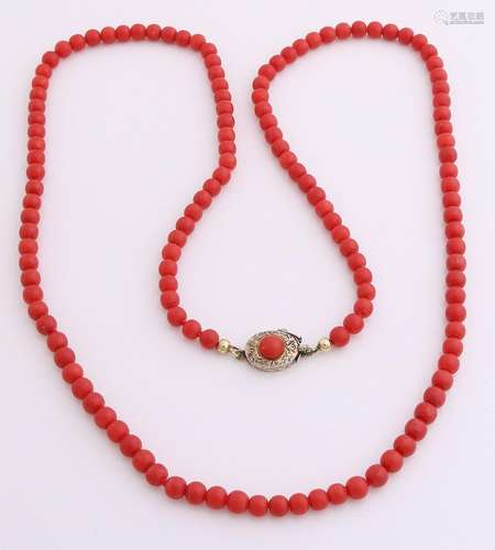 Necklace of coral, round beads ø 5mm, attached to an