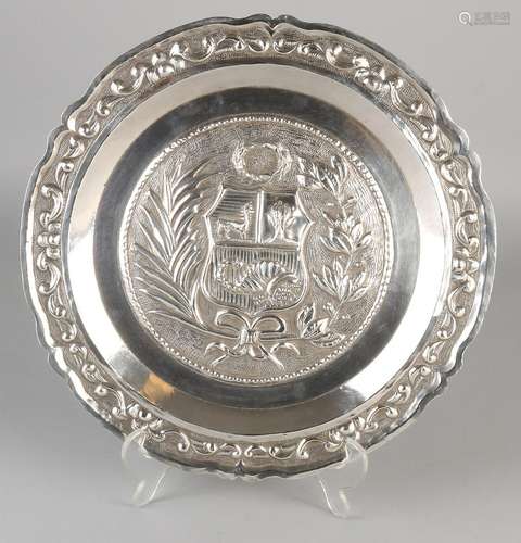 Silver scale, 925/000, with family crest. Round bowl