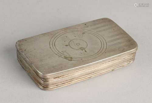 An early 19th century silver tobacco box, 833/000,