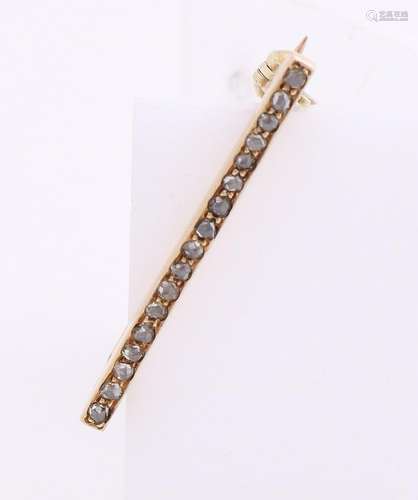 Yellow gold bar brooch, 585/000, with diamond. Small