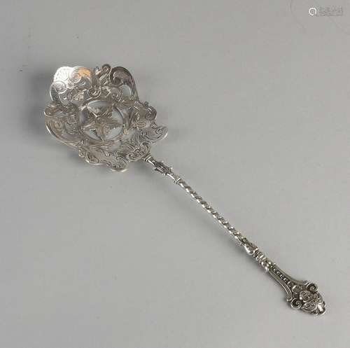 835/000 Silver natfruitschep with nice floral pierced